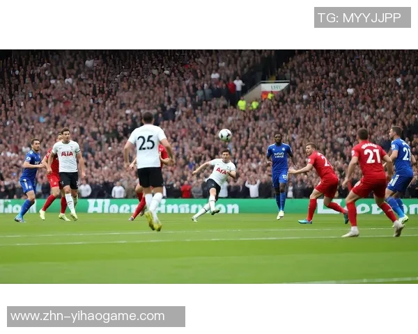 尽享足球激情高清壁纸带你领略绿茵场上的精彩瞬间与动人风景